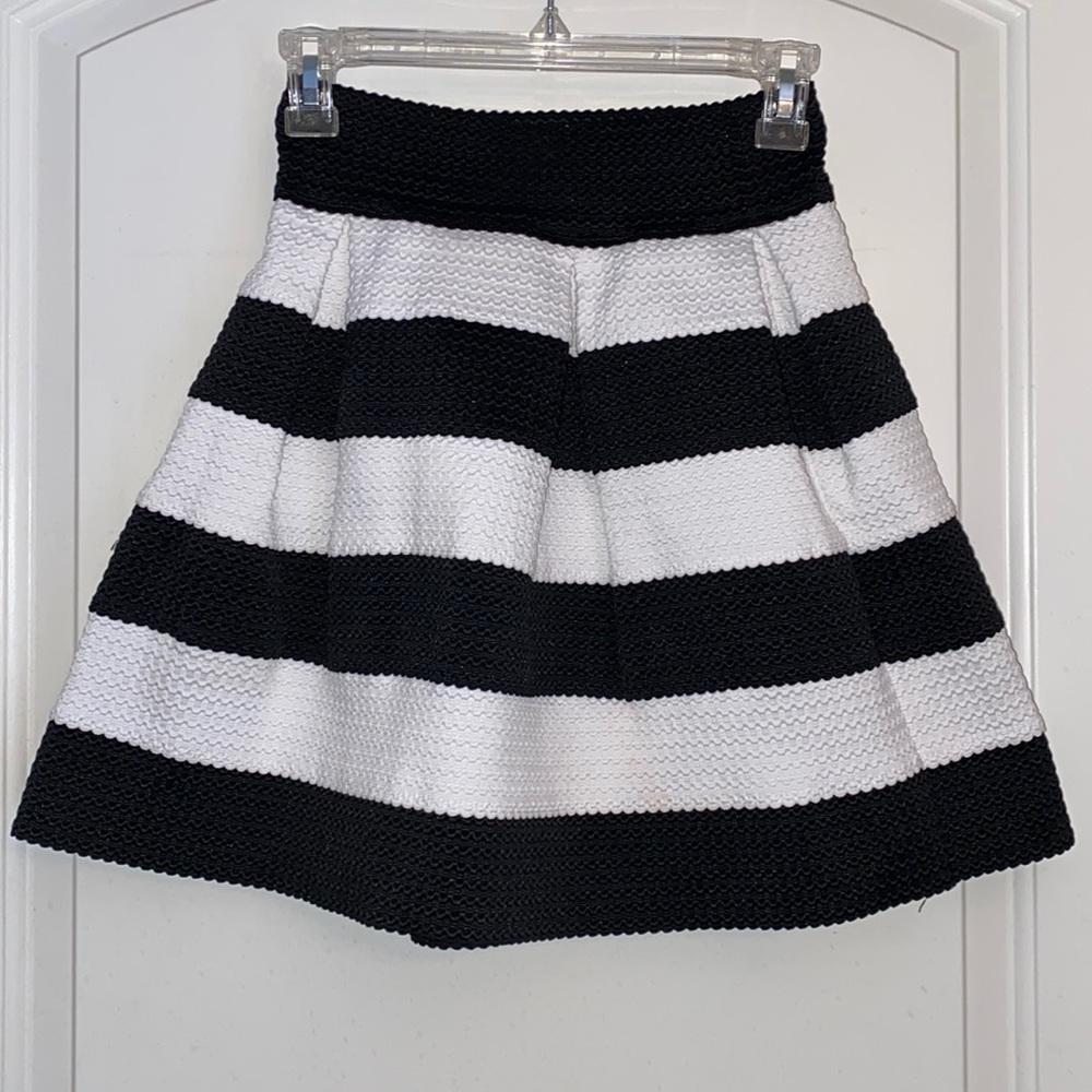 Black & White large stripe skirt